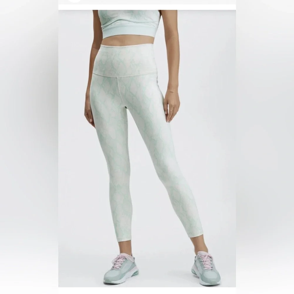 Ultra high waisted powerhold  7/8 Mint Green Snake Print Leggings size XL NWT - Picture 2 of 9